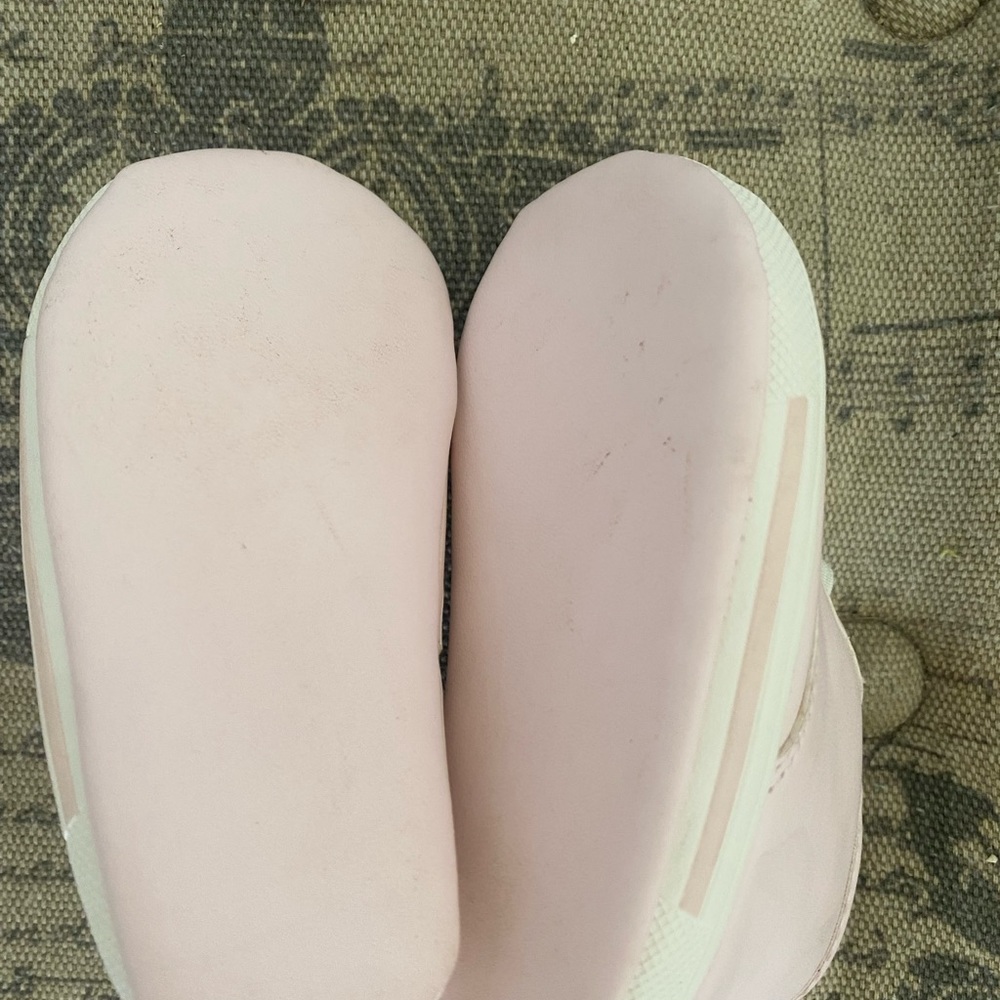 Shoes - Picture 5 of 5